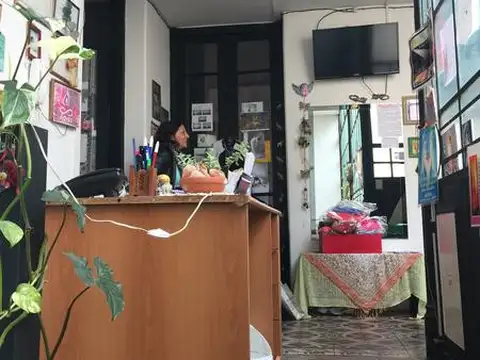 Amplia oficina en centro de Adrogué