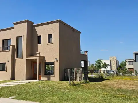 Boulevard de todos los Santos 4300,