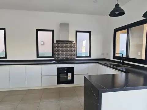 Casa en Venta en Vila Marina II, USD 280.000