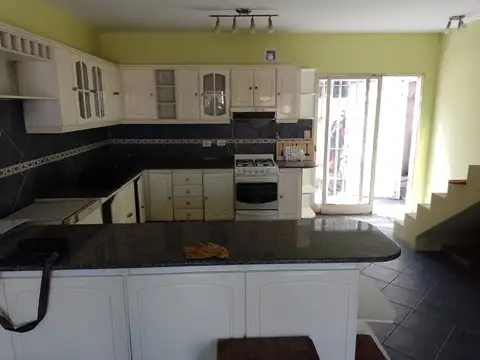 Duplex c/cochera, Patio y Jardin, 2 Dormitorios y Playroom