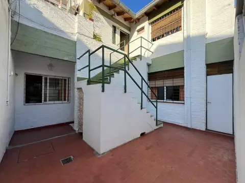 Depto Tipo Casa 6 ambientes con 2 baños