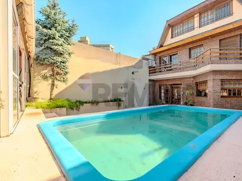 VENTA CASA 6 AMB EN VERSALLES C/ PILETA Y GARAGE