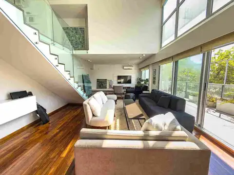 VENTA TRIPLEX COLEGIALES TERRAZA QUINCHO DE 100 M2