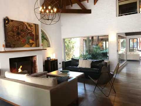 Venta casa 7 ambientes, 330m cubiertos, Boating Club San Isidro