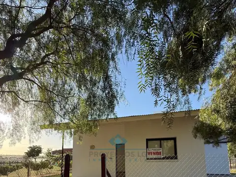 VENTA -CASA 3 DORMITORIOS - COLONIA CAROYA