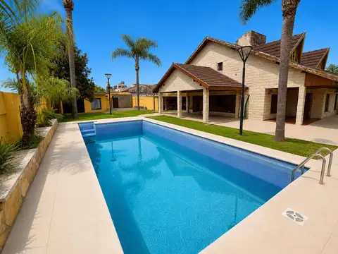 Casa en venta, 5 dormitorios en Malvinas Argentinas, con pileta