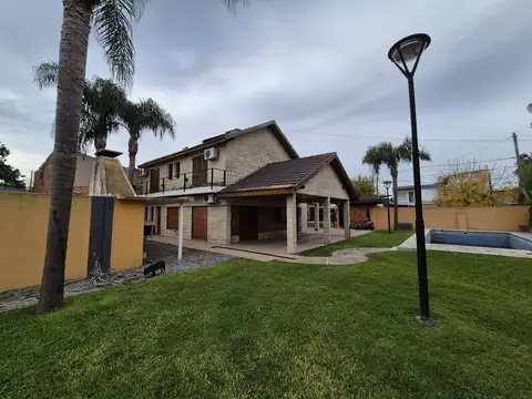Casa en venta, 5 dormitorios en Malvinas Argentinas, con pileta