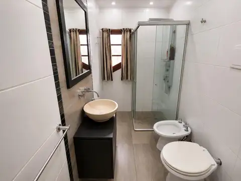 Casa en Venta con 4 cocheras
