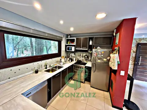 Casa en Venta con 3 cocheras