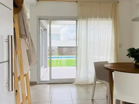 Casa en Alquiler Temporal con 2 cocheras