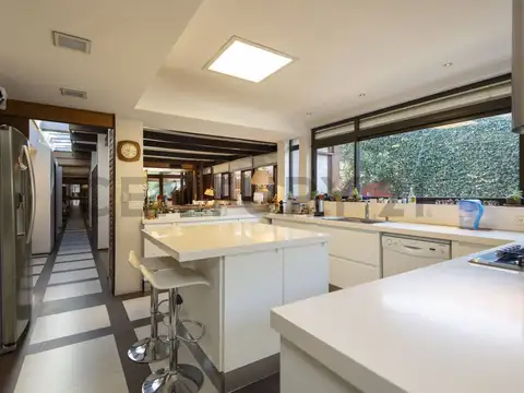 Casa 5 ambientes con 2 baños