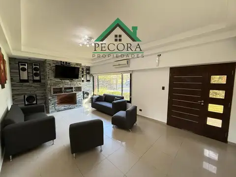 Casa en Venta con 3 cocheras
