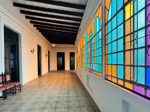 Casa 10 ambientes con 2 baños