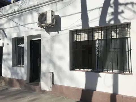 Al Fte MB estado, en P.Baja 30 m2 cub,sin Exp, 1 mascota chica ok, p/ 3 Pers. Máx.