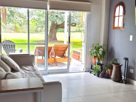 Casa en Alquiler con 1 cochera