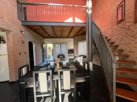 Casa en Venta en Gonnet [Cod: ]