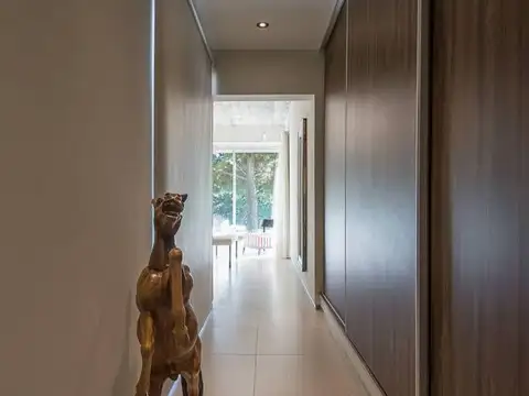 Casa 4 ambientes con 4 baños