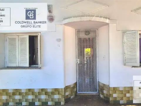 Casa con dos habitaciones, cochera y patio . villa mercedes
