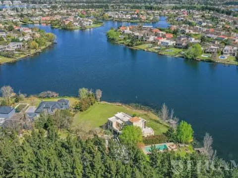 LOTE A LAGUNA EN SANTA CATALINA VILLANUEVA.