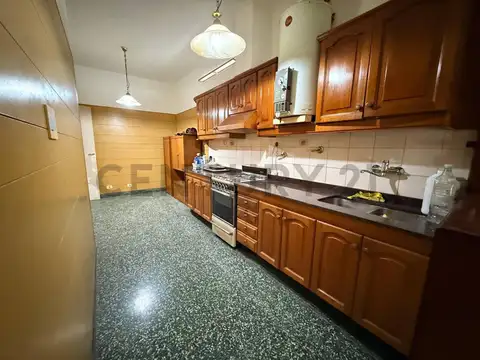 Casa 5 ambientes con 2 baños