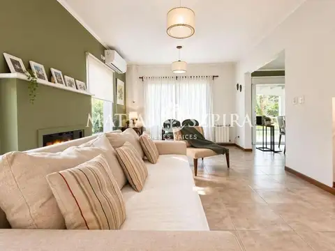 Casa en Venta con 2 cocheras