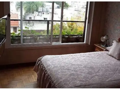 EXCELENTE SEMIPISO TRES AMBIENTES CON COCHERA