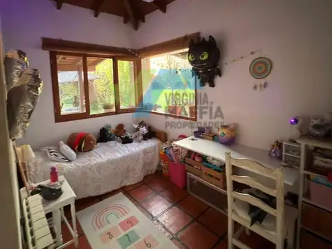 Casa 6 ambientes con 2 baños