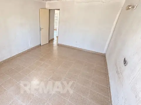 SE VENDE CASA 2 DORM+PATIO+COCHERA. VT