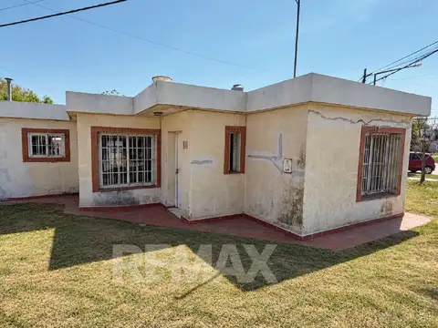 SE VENDE CASA 2 DORM+PATIO+COCHERA. VT
