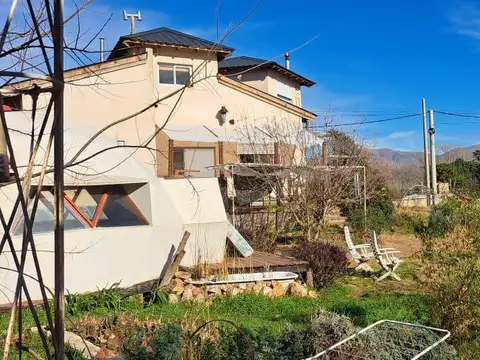 Casa en Venta con 2 cocheras