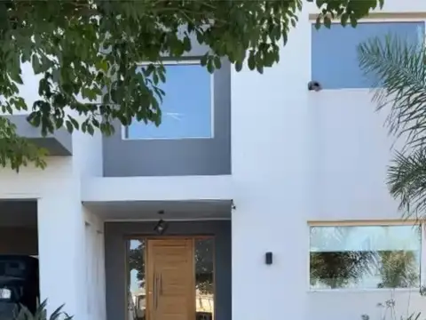 Av De Los Lagos
