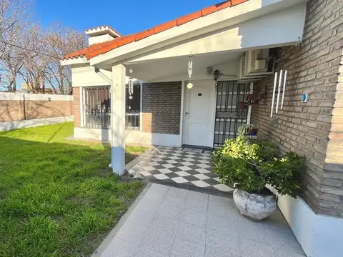 Jolly Medrano  al 1700