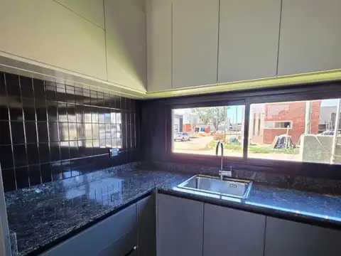 Casa 3 ambientes con 2 baños