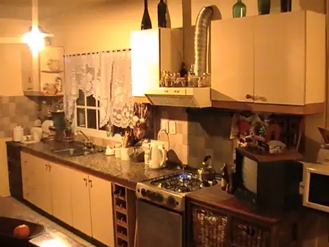 Casa 5 ambientes con 2 baños