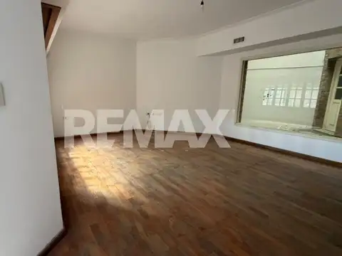 Casa 7 ambientes con 2 baños