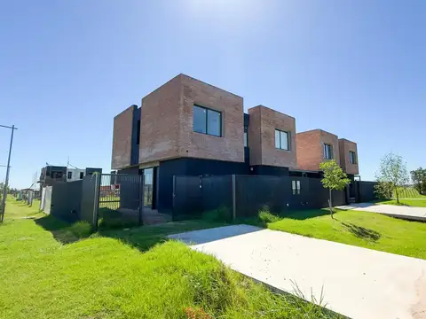 Venta - Casa/duplex 2 dormitorios - Paseo del Norte, Funes - Financiación.