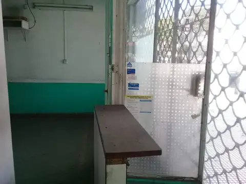 Local sobre Avenida Caseros