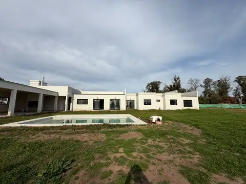 Casa 5 ambientes con 3 baños