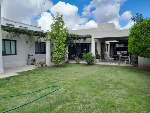 VENTA CASA BARRIO VILLA ATILIA 4 DORMITORIOS