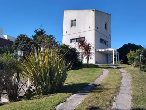 Casa en venta - 4 Dormitorios 5 Baños - Cariló