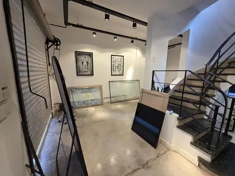 Excelente casa para uso profesional/comercial sobre Pasaje a pasos de Placita Cortazar!