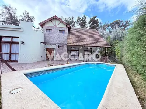 Casa en Venta con 3 cocheras