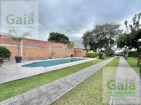 Casa en Venta con 2 cocheras