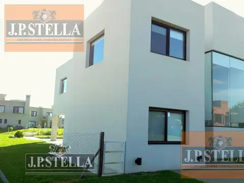 Casa 5 Amb. c/Cochera - Quincho y Pileta - Lote 1188 m² - 420 m² Cub. - Terravista