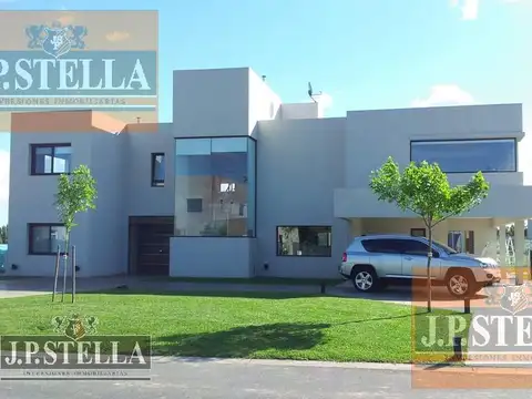 Casa 5 Amb. c/Cochera - Quincho y Pileta - Lote 1188 m² - 420 m² Cub. - Terravista
