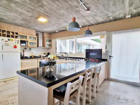 Casa 4 ambientes con 3 baños