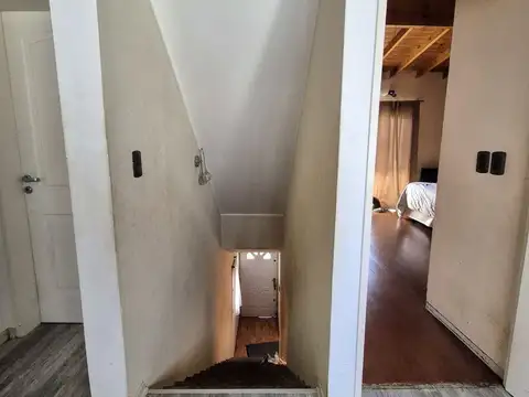 CASA 2 PLANTAS CON GRAN PATIO Y COCHERA , R.MEJIA