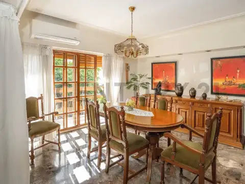 Casa 5 ambientes con 2 baños