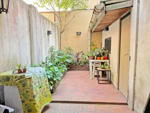 VENTA PH 2 AMBIENTES CON ESTUDIO Y PATIO EN P.B - ALMAGRO