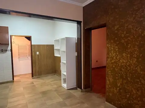 Paunero 1000, Piso pb